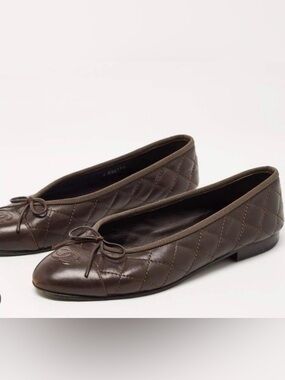 CHANEL Quilted Dark Brown Leather Ballet Flats with Bow Accent
